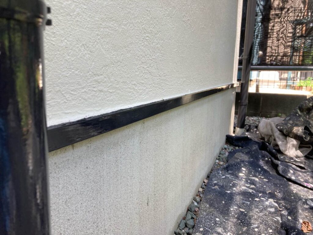 横浜の外壁塗装｜水切り施工後写真（黒）