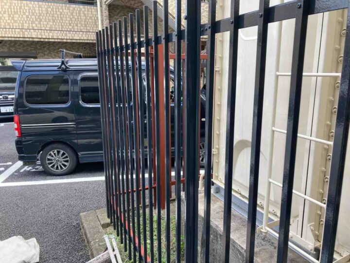 受水槽鉄柵塗装 ~上塗り1回目~