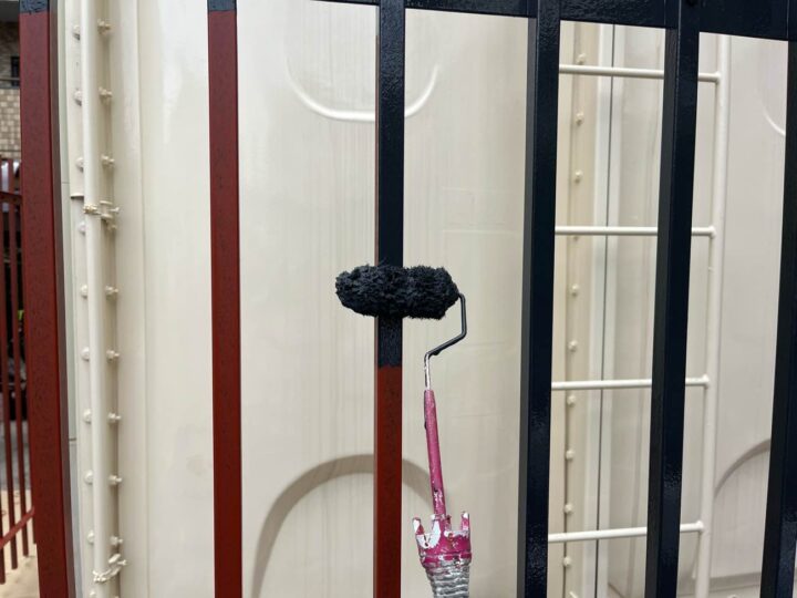 受水槽鉄柵塗装 ~上塗り1回目~