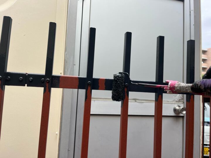 受水槽鉄柵塗装 ~上塗り1回目~